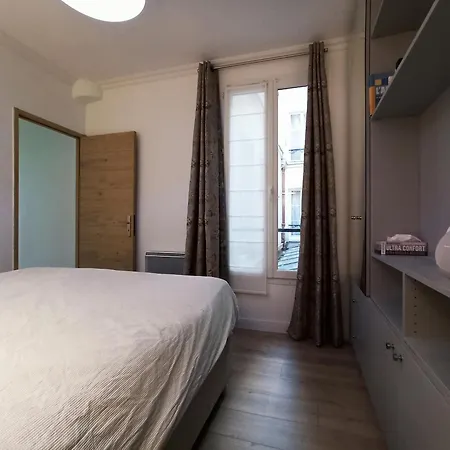 8 Fashionable On Prestigious Faubourg Saint Honore * Paris