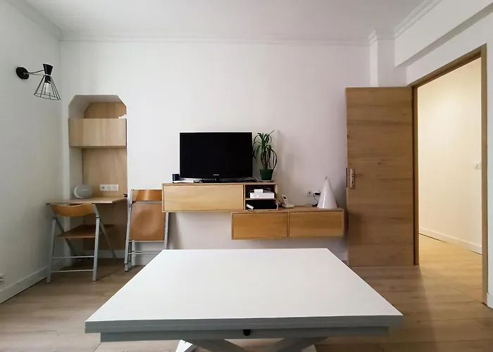 8 Fashionable On Prestigious Faubourg Saint Honore *