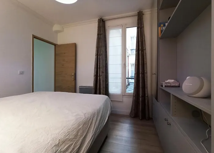 8 Fashionable On Prestigious Faubourg Saint Honore * París