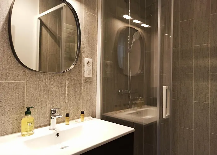 8 Fashionable On Prestigious Faubourg Saint Honore